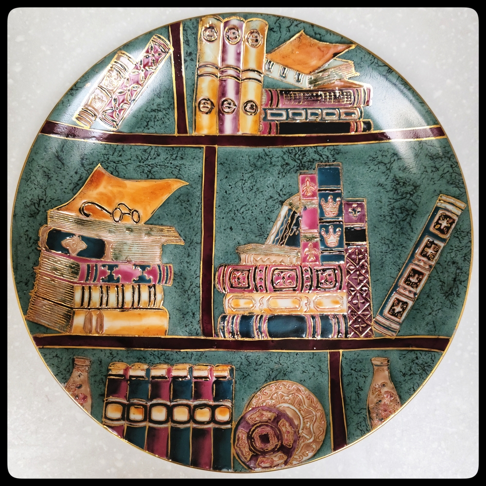 Decorative Bookshelf Plate - Multicolor